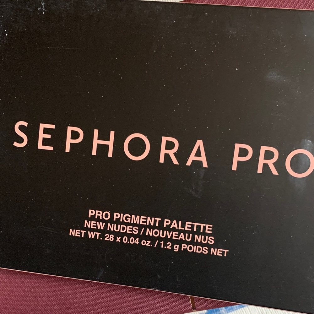 Sephora Pro New Nudes Palette in Black and Pink
